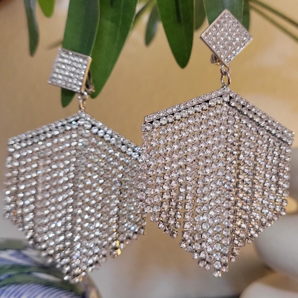 ALDO Clip-On Earrings - Picture 3 of 7